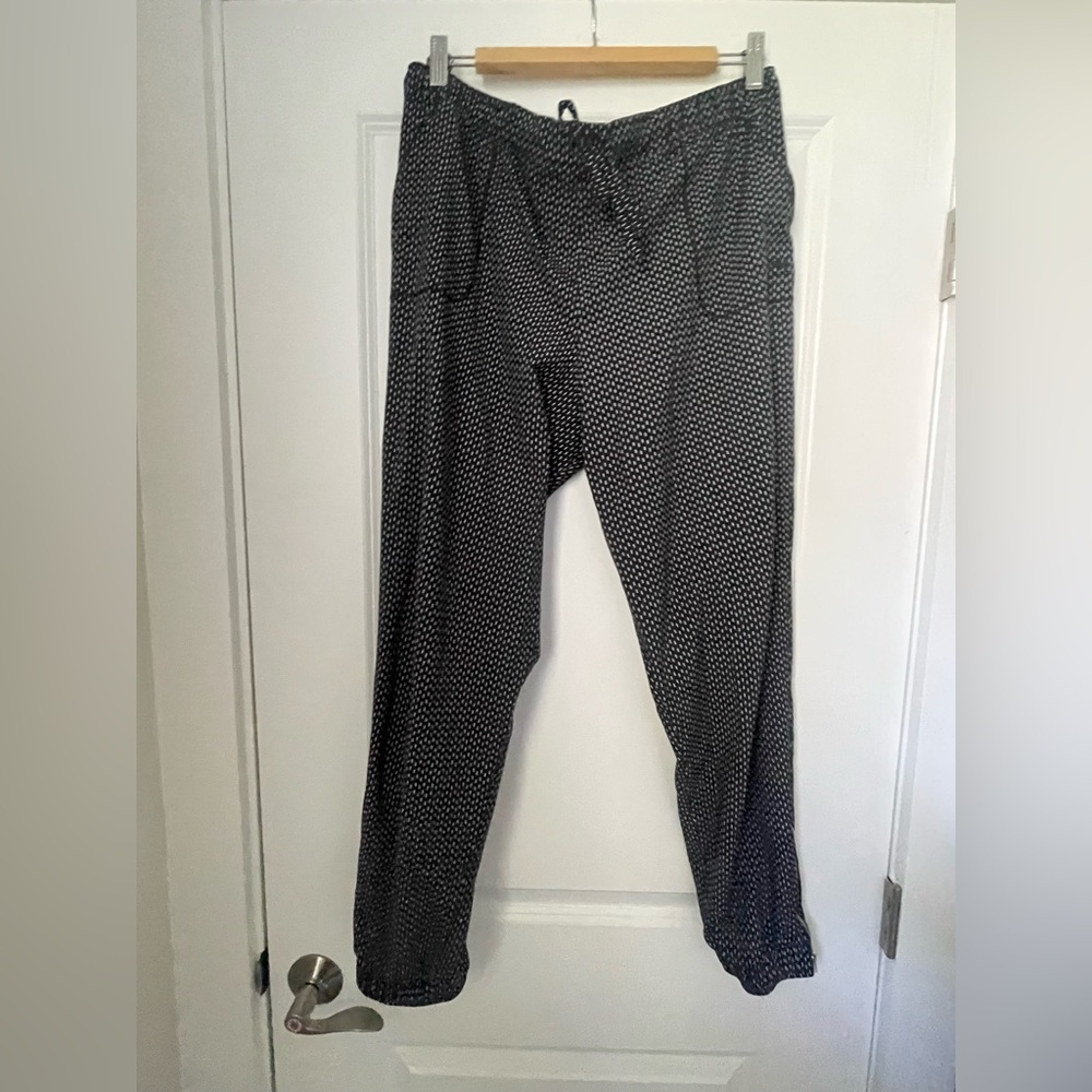Albion Fit Women’s Black and White Jetsetter Joggers- barely worn